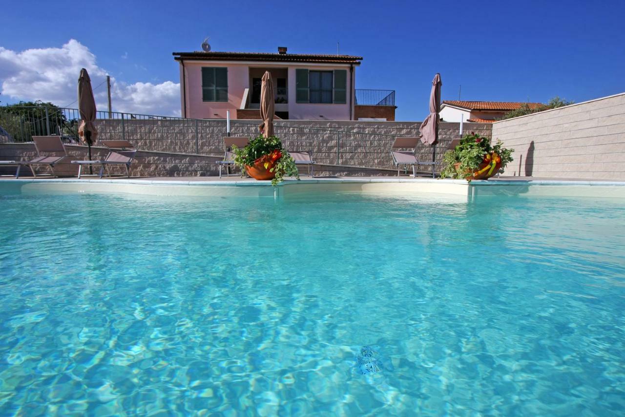 La Collina Del Girasole Villa Montecastrilli Екстериор снимка